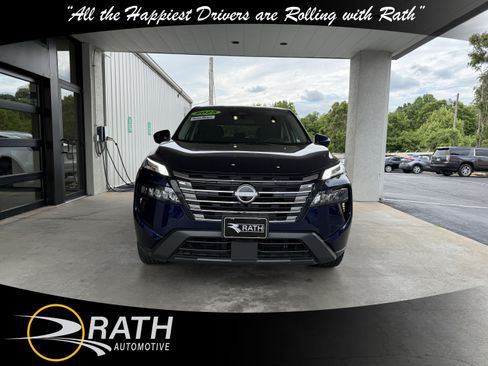 Used 2025 Nissan Rogue SV FWD image 3