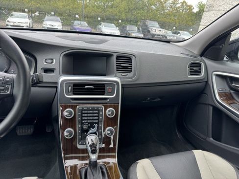 Used 2016 Volvo S60 T5 Cross Country Platinum image 23