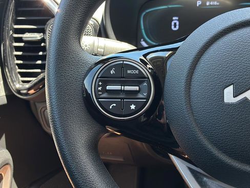 Used 2025 Kia Soul S FWD image 27