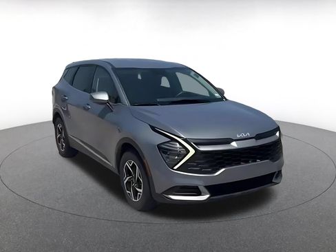 Used 2025 Kia Sportage LX FWD image 3