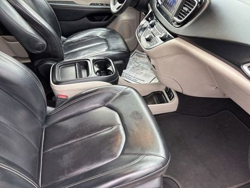 Used 2020 Chrysler Voyager Lxi image 38