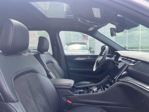 Used 2023 Jeep Grand Cherokee Altitude image 21