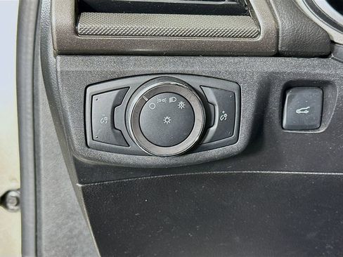 Used 2019 Ford Fusion SE image 15