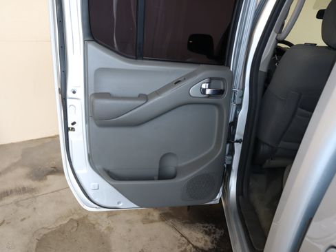 Used 2014 Nissan Frontier SV w/ SV Value Truck Package AWD/4WD image 38