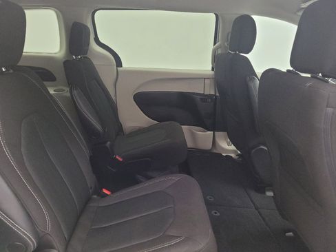 Used 2023 Chrysler Voyager LX FWD image 19