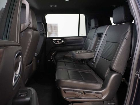 Used 2023 Chevrolet Suburban LT image 16