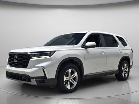Certified 2025 Honda Pilot EX-L image 9