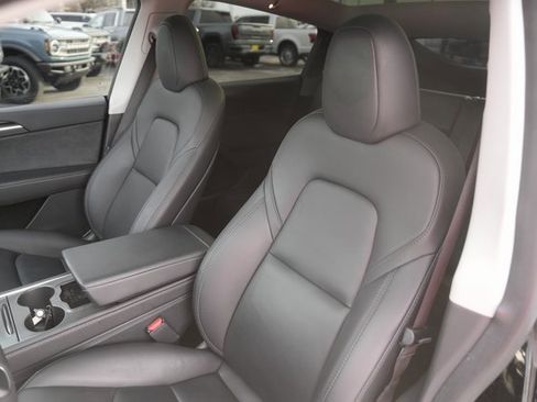 Used 2023 Tesla Model Y Performance image 10