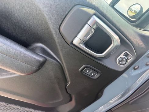 Used 2024 Jeep Gladiator Sport AWD/4WD image 8