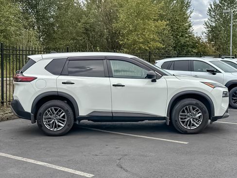 Used 2022 Nissan Rogue S image 3