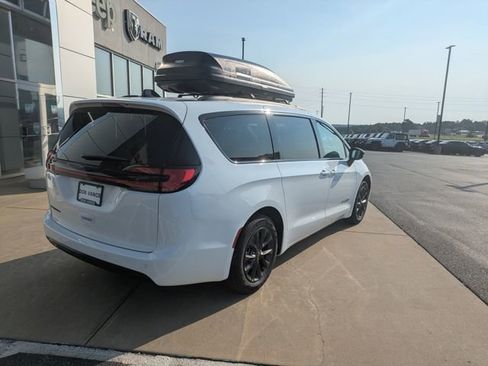 New 2025 Chrysler Pacifica Select w/ Fav Edition Package image 6