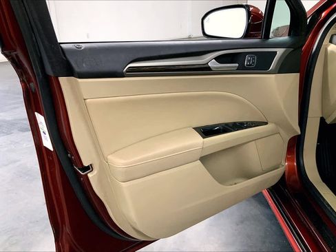 Used 2014 Ford Fusion SE w/ Equipment Group 202A image 18