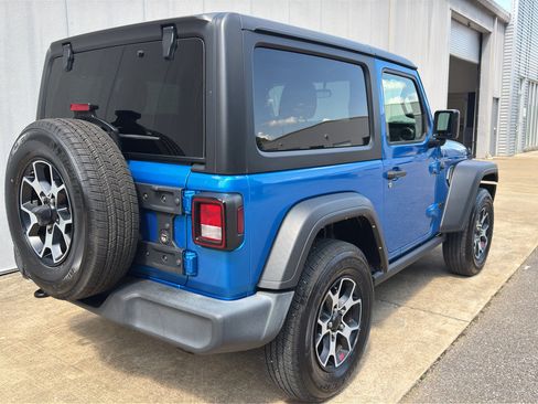 Used 2022 Jeep Wrangler Sport AWD/4WD image 3