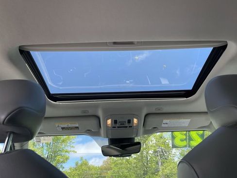 Used 2023 Toyota Highlander XLE AWD/4WD image 20