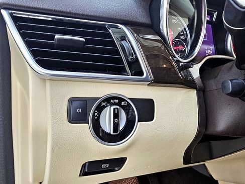 Used 2017 Mercedes-Benz GLE 350 w/ Premium 1 Package image 36