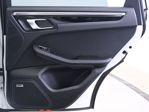 Used 2024 Porsche Macan Turbo image 16