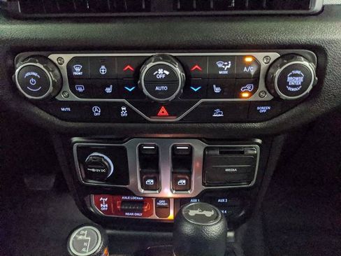 Used 2026 Jeep Wrangler Sport AWD/4WD image 10