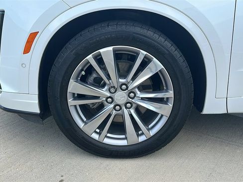 Used 2024 Cadillac XT6 Premium Luxury w/ Technology Package FWD image 7