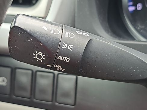 Used 2019 Toyota Highlander LE FWD image 29