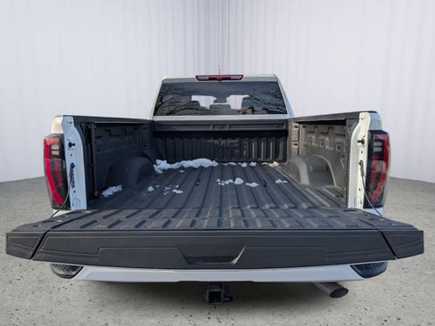Used 2025 GMC Sierra 2500 AT4 image 13