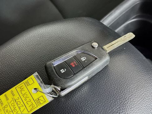 Used 2021 Toyota RAV4 LE FWD image 21