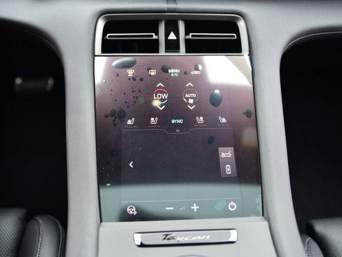 Used 2025 Porsche Taycan image 31