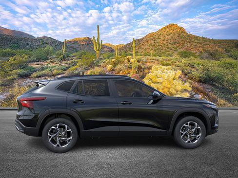 New 2026 Chevrolet Trax LT w/ Driver Confidence Package FWD image 5