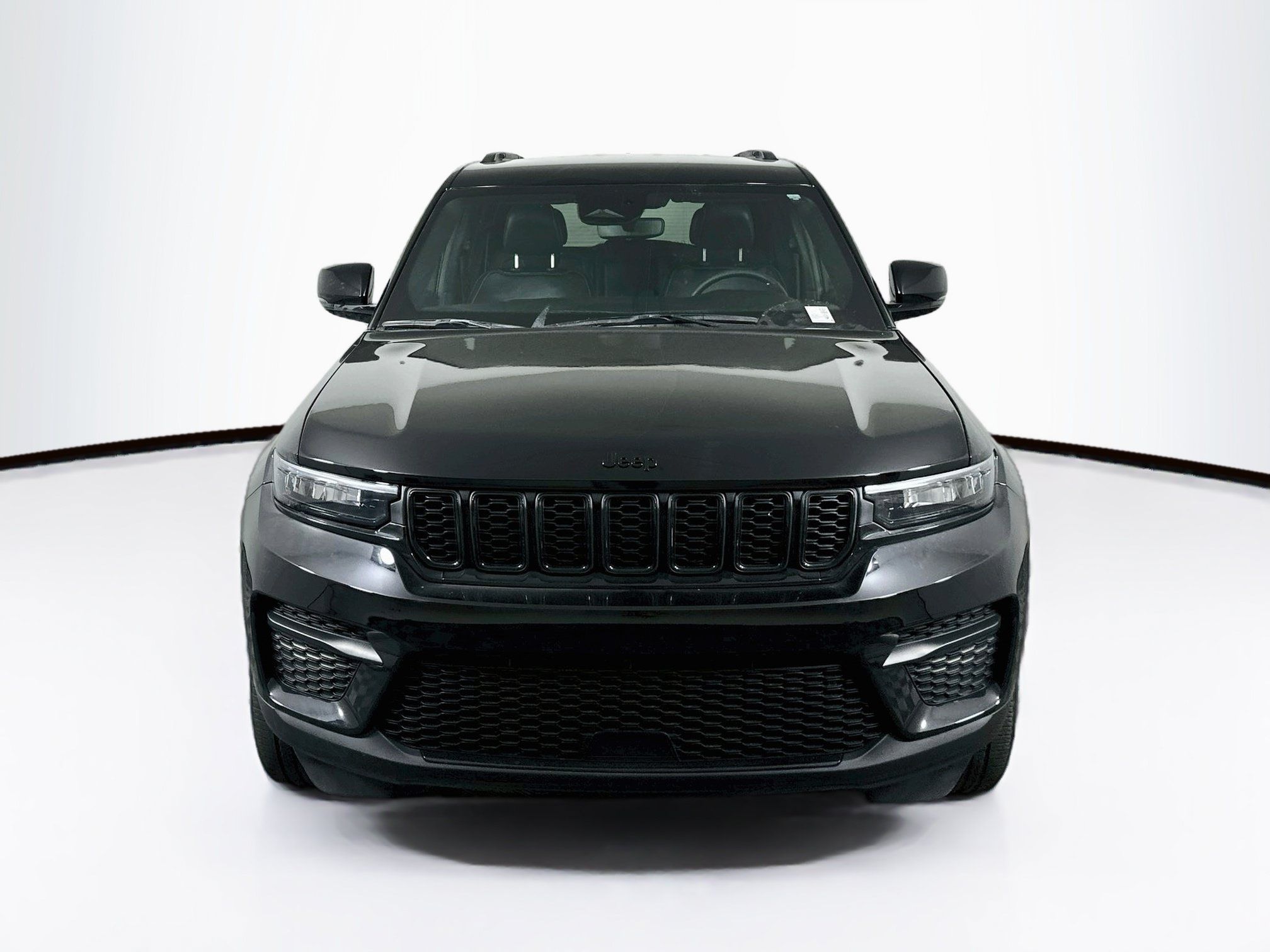 Used 2023 Jeep Grand Cherokee Altitude RWD image 2