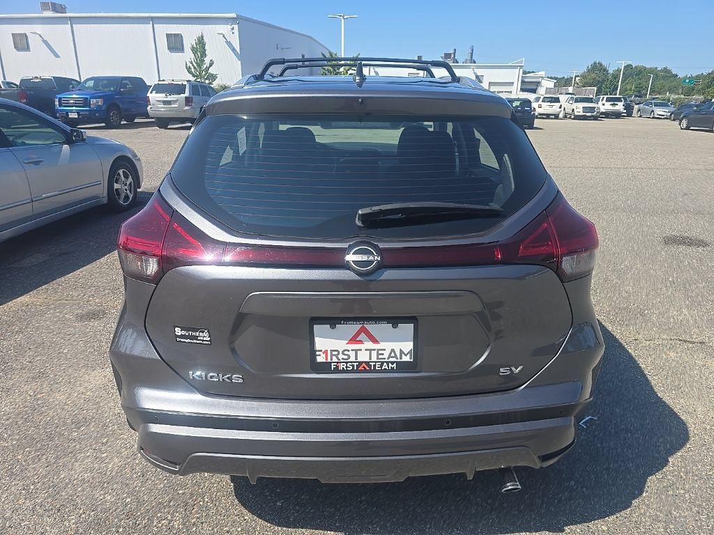 Used 2024 Nissan Kicks SV w/ Interior Electronics Package FWD image 6