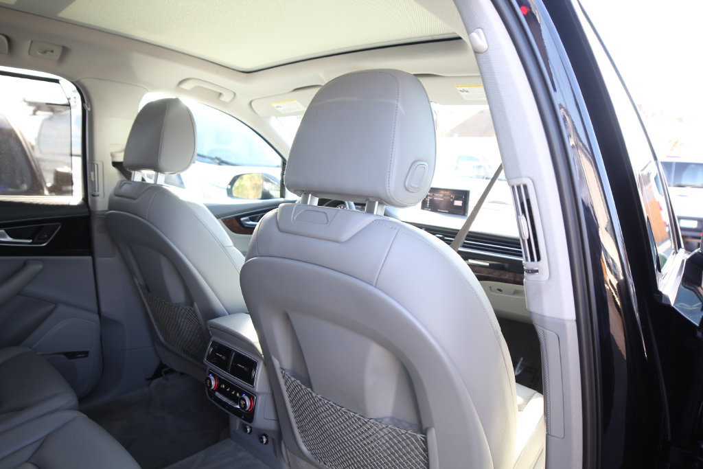 Used 2018 Audi Q7 3.0T Prestige AWD/4WD image 46