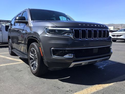 Used 2024 Jeep Wagoneer L Series II RWD image 1