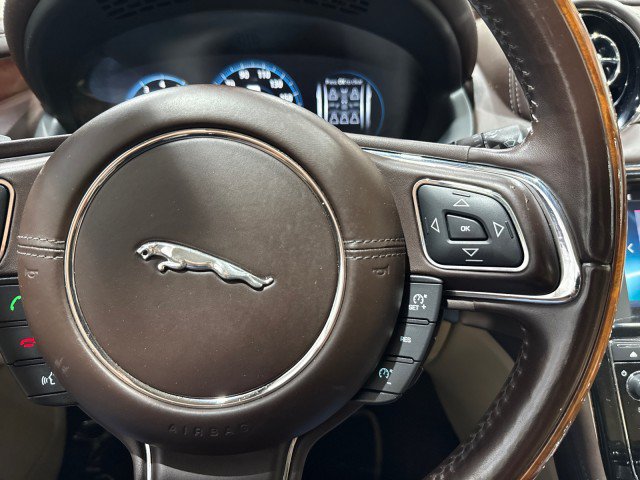 Used 2017 Jaguar XJ L Portfolio AWD/4WD image 63