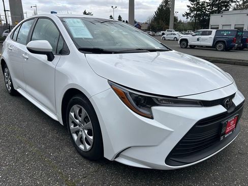 Certified 2025 Toyota Corolla LE image 3