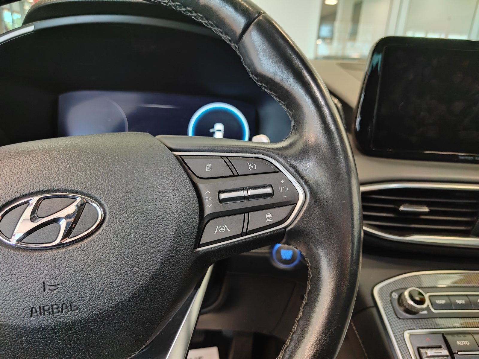 Used 2021 Hyundai Santa Fe Limited AWD/4WD image 22