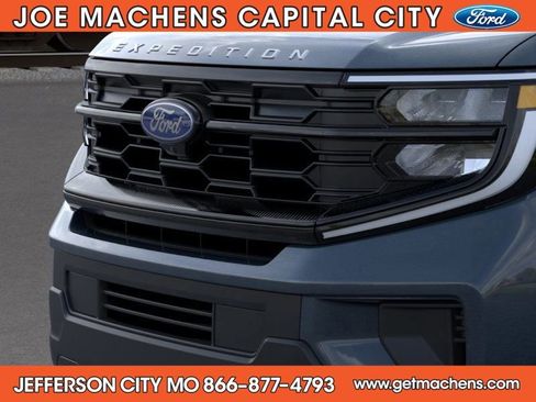 New 2026 Ford Expedition Active image 18