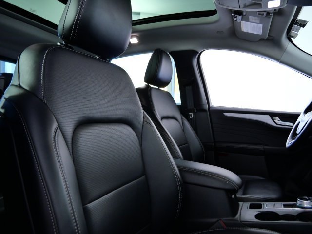 Certified 2025 Ford Escape Platinum AWD/4WD image 12