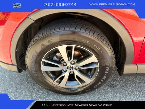 Used 2017 Toyota RAV4 LE FWD image 3