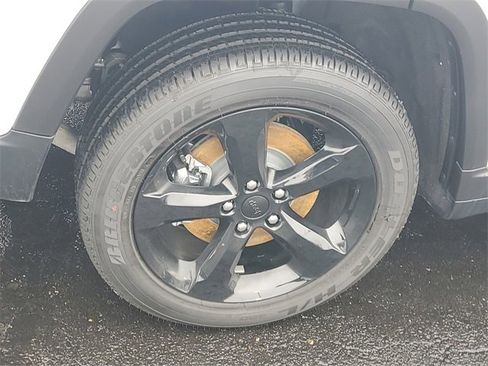 New 2025 Jeep Grand Cherokee L Altitude image 5