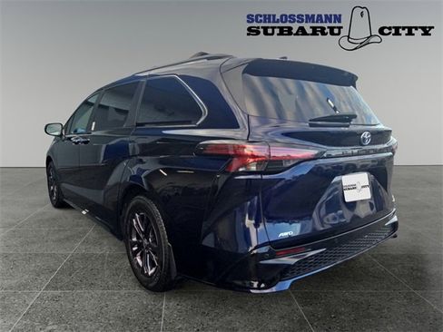 Used 2024 Toyota Sienna XSE w/ XSE Plus Package image 7