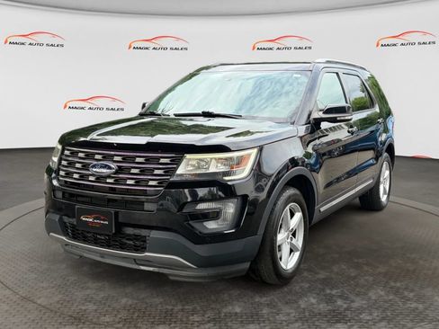 Used 2017 Ford Explorer XLT w/ Equipment Group 202A AWD/4WD image 1