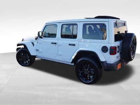 Certified 2025 Jeep Wrangler Unlimited Sahara w/ Safety Group image 8