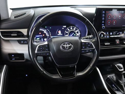 Used 2020 Toyota Highlander XLE image 14