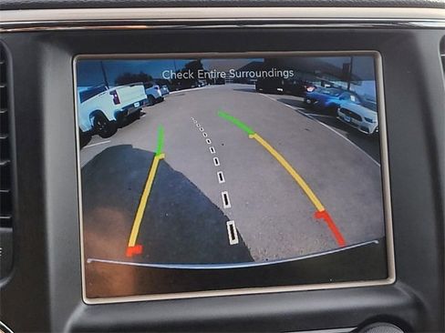 Used 2017 Jeep Grand Cherokee Limited image 25