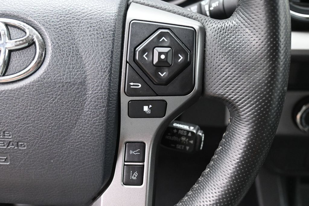 Certified 2020 Toyota Tacoma SR5 AWD/4WD image 18