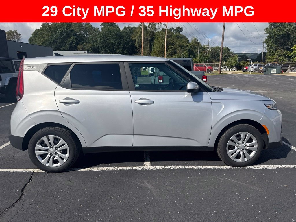 Used 2020 Kia Soul LX FWD image 1