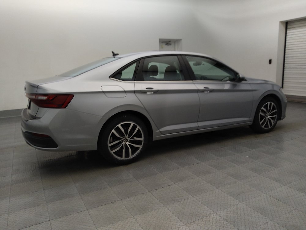 Used 2025 Volkswagen Jetta SE FWD image 10