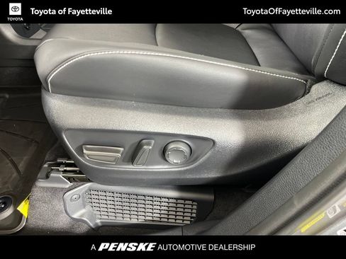 Used 2026 Toyota Sienna XSE FWD image 28