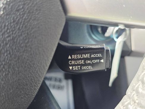 Used 2009 Chrysler Sebring Touring image 23