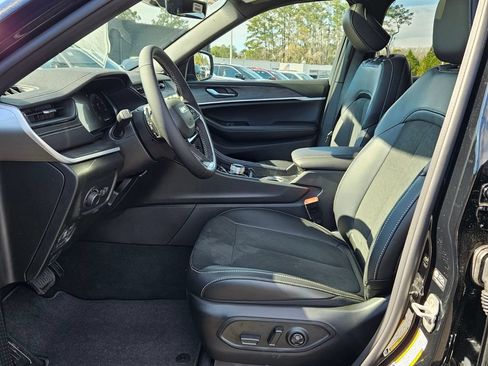 New 2026 Jeep Grand Cherokee Altitude RWD image 10