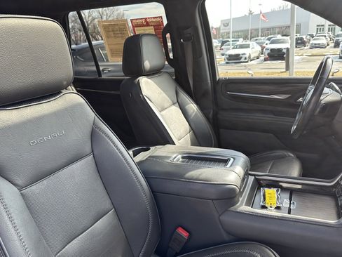 Used 2021 GMC Yukon Denali w/ Denali Premium Package image 35